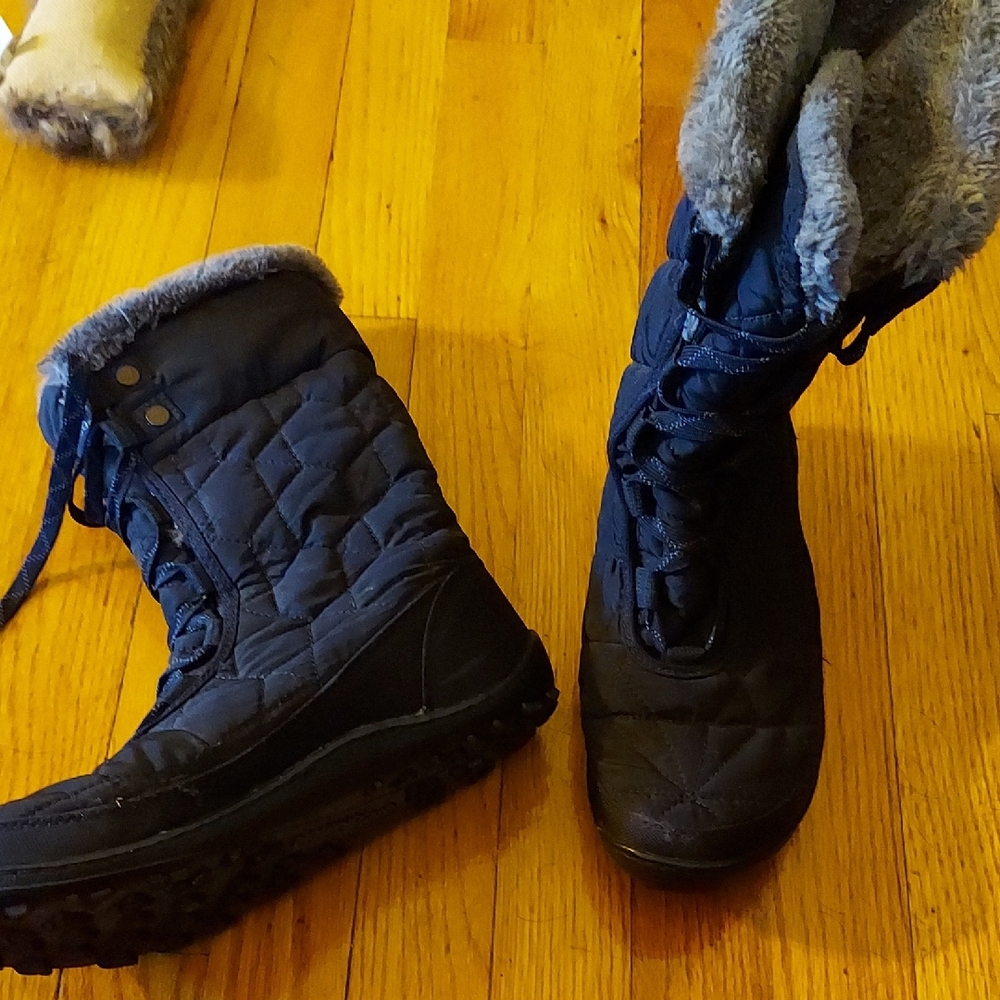 Columbia Navy Quilted Winter Boots